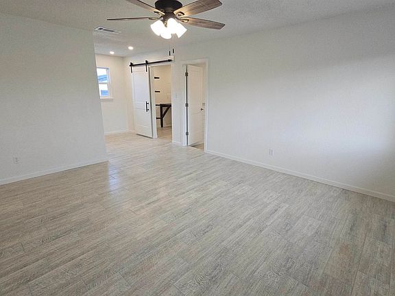 4th image of 516 W 20th St