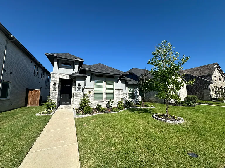 8216 Legacy Trl — Photo 1