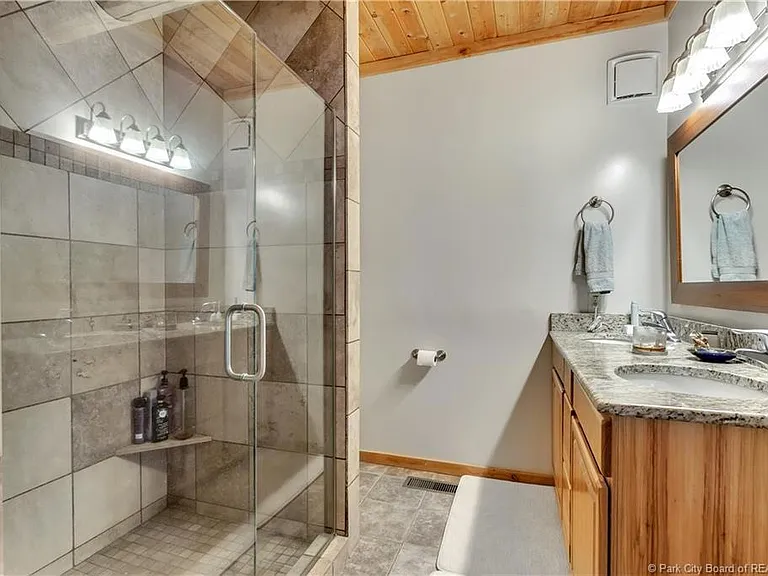 430 Parkview Dr — Photo 13