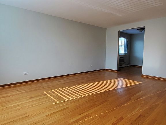 2nd image of 3131 Elm St APT 3N