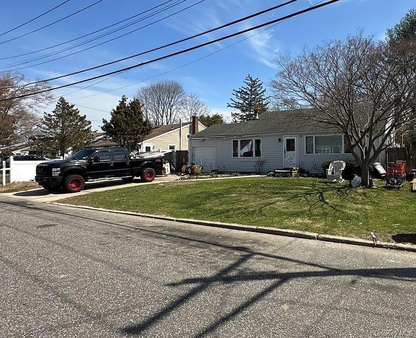 1st image of 12 Glenwood Lane