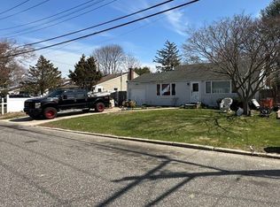 12 Glenwood Ln, Huntington, NY 11743