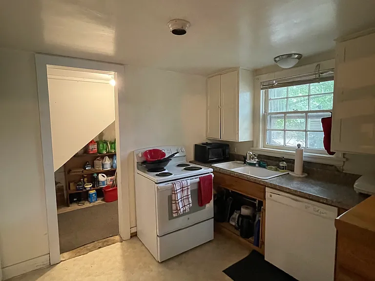 810 NE Michigan St — Photo 10