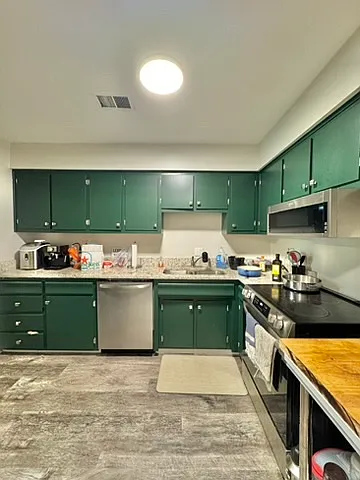 3 bed, 1200 sqft, $1,295 — Photo 2