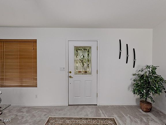 3rd image of 3179 Iroquois Cir