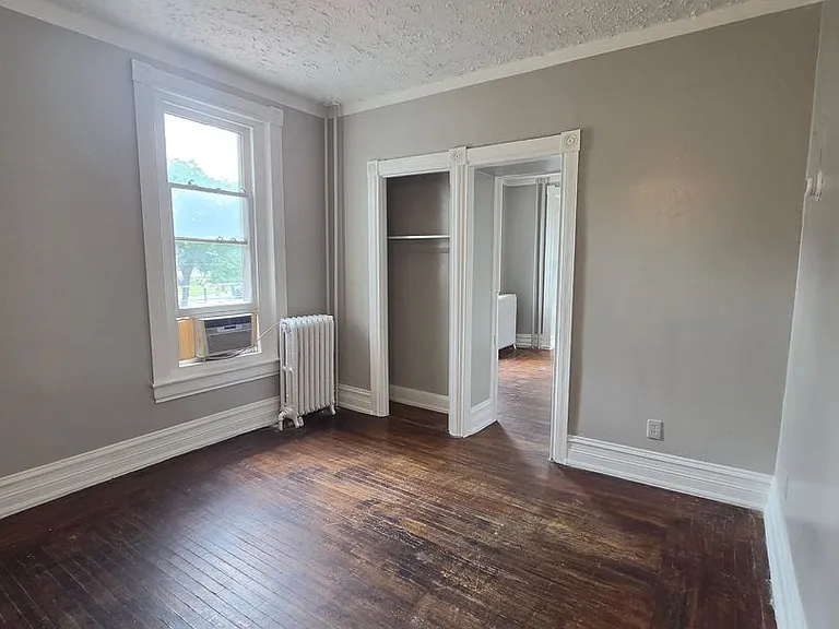 1048 W Walnut St — Photo 16