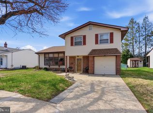 1036 Camas Dr, Philadelphia, PA 19115