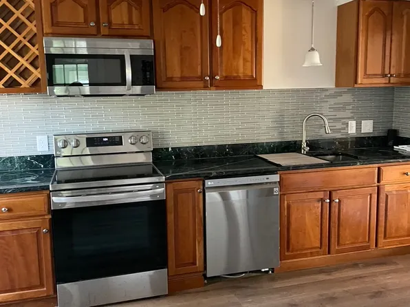 71 Summer St Floor 2, West Warren, MA 01092