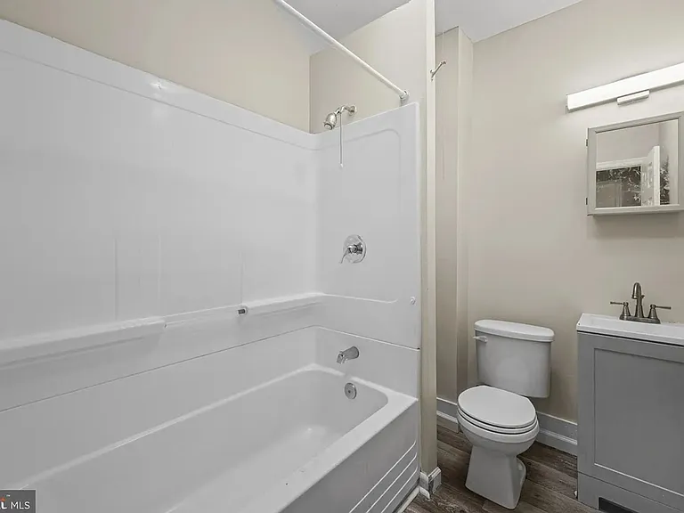 3030 Windsor Ave — Photo 8