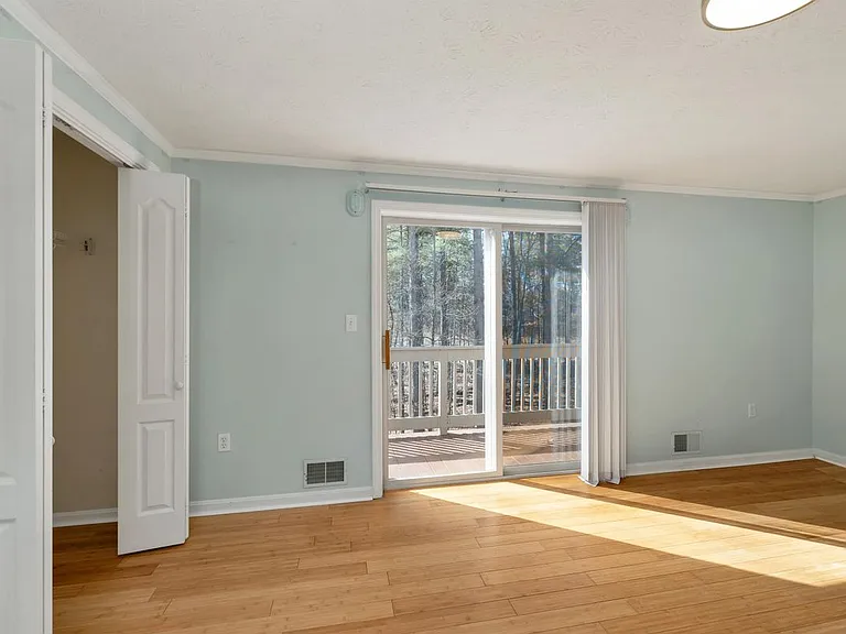 32 Suffolk Ct — Photo 18