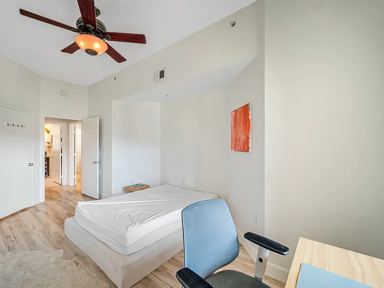 100 4th Ave S #424 — Photo 25