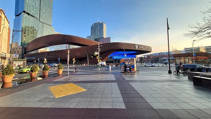 Rented by R New York | media 8