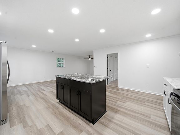 3rd image of 214 Melody Ln