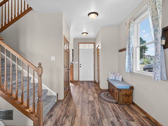3rd image of 905 Avalon Way