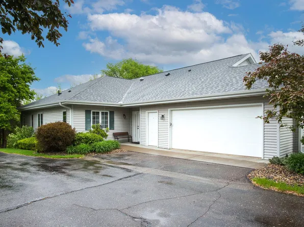2645 Golf View Dr, River Falls, WI 54022