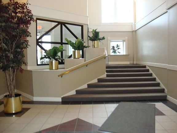 2nd image of 408 W Saint Clair Ave APT 206