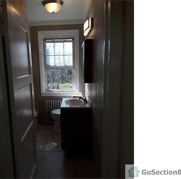 2nd image of 4114 Woodhaven Ave