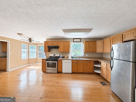 4th image of 677 Bankshire Dr