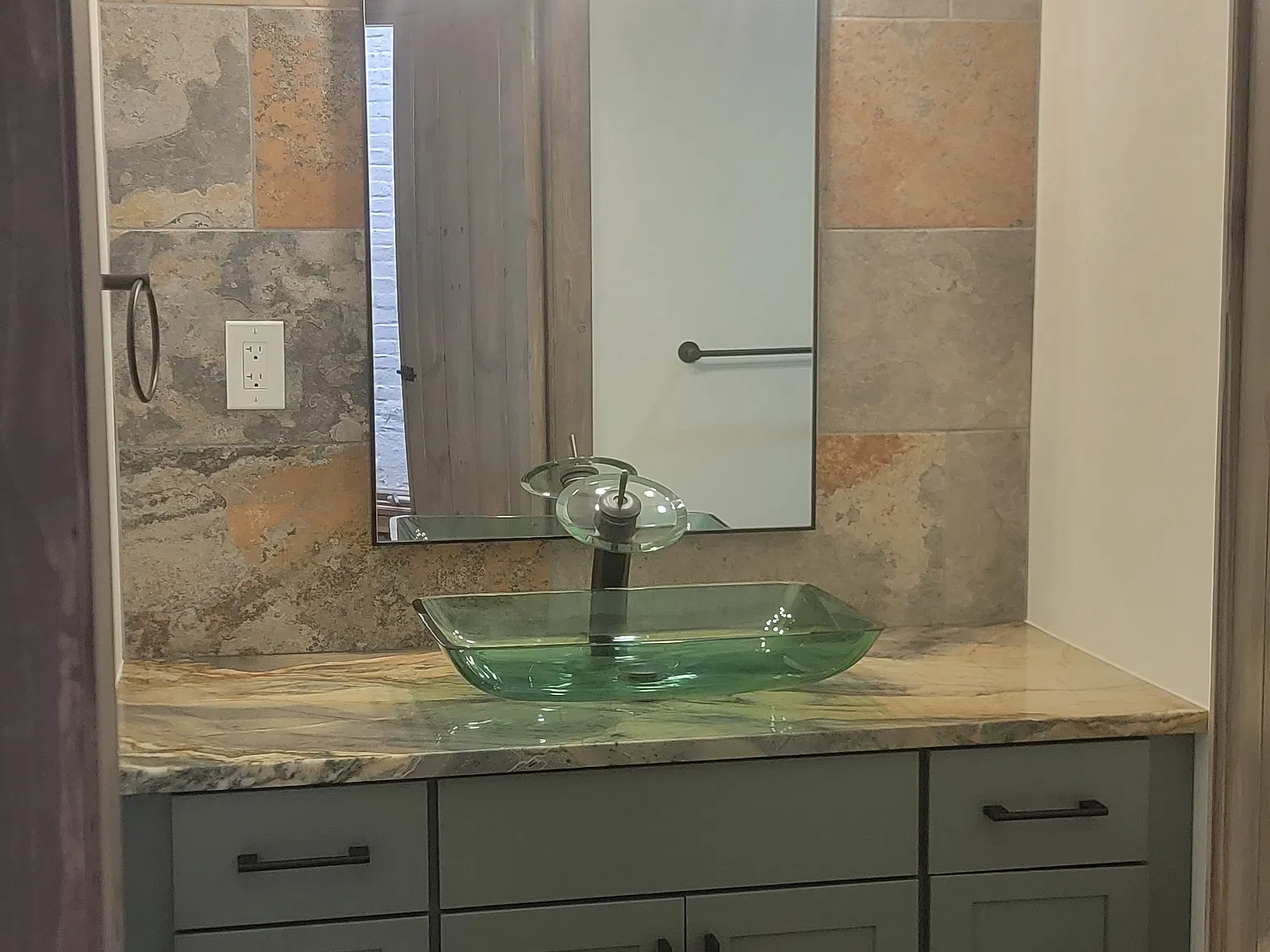 2 bed, 1128 sqft, $2,850 — Photo 4