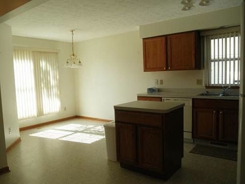 4th image of 15588 Roxboro Dr #23