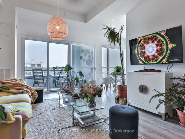 25 Neighbourhood Ln #703, Toronto, ON M8Y 0C4