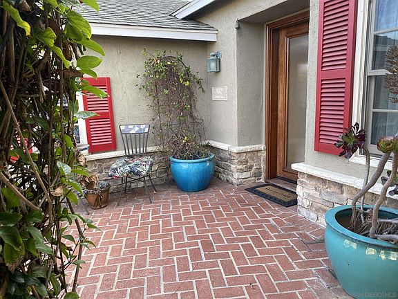 2nd image of 4742 Lorraine Dr