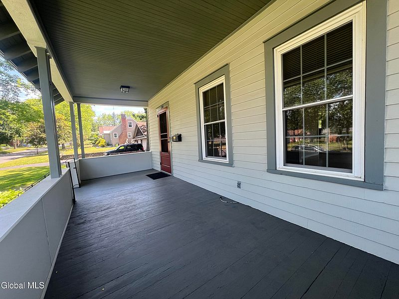 5th image of 138 Eastholm Road