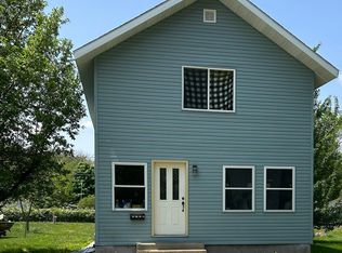 112 6th St NW, Hampton, IA 50441