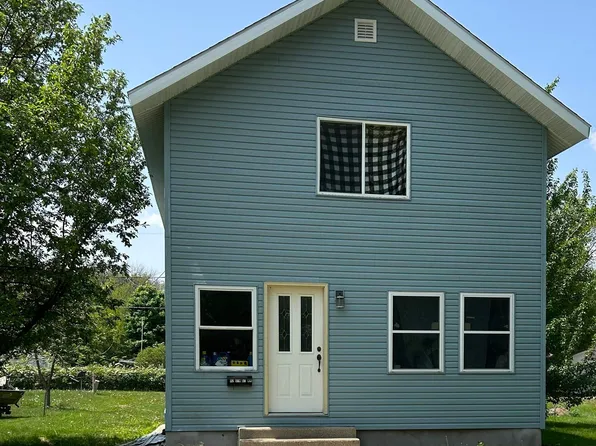 112 6th St NW, Hampton, IA 50441