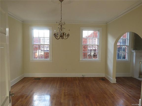2nd image of 1906 Winona Ave