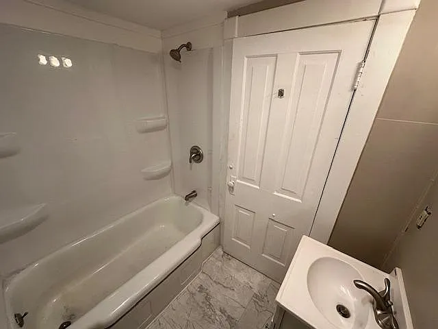 1119 Clinton St — Photo 5