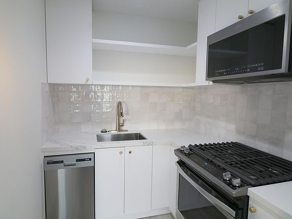 3rd image of 1027 N Coast Hwy APT 6