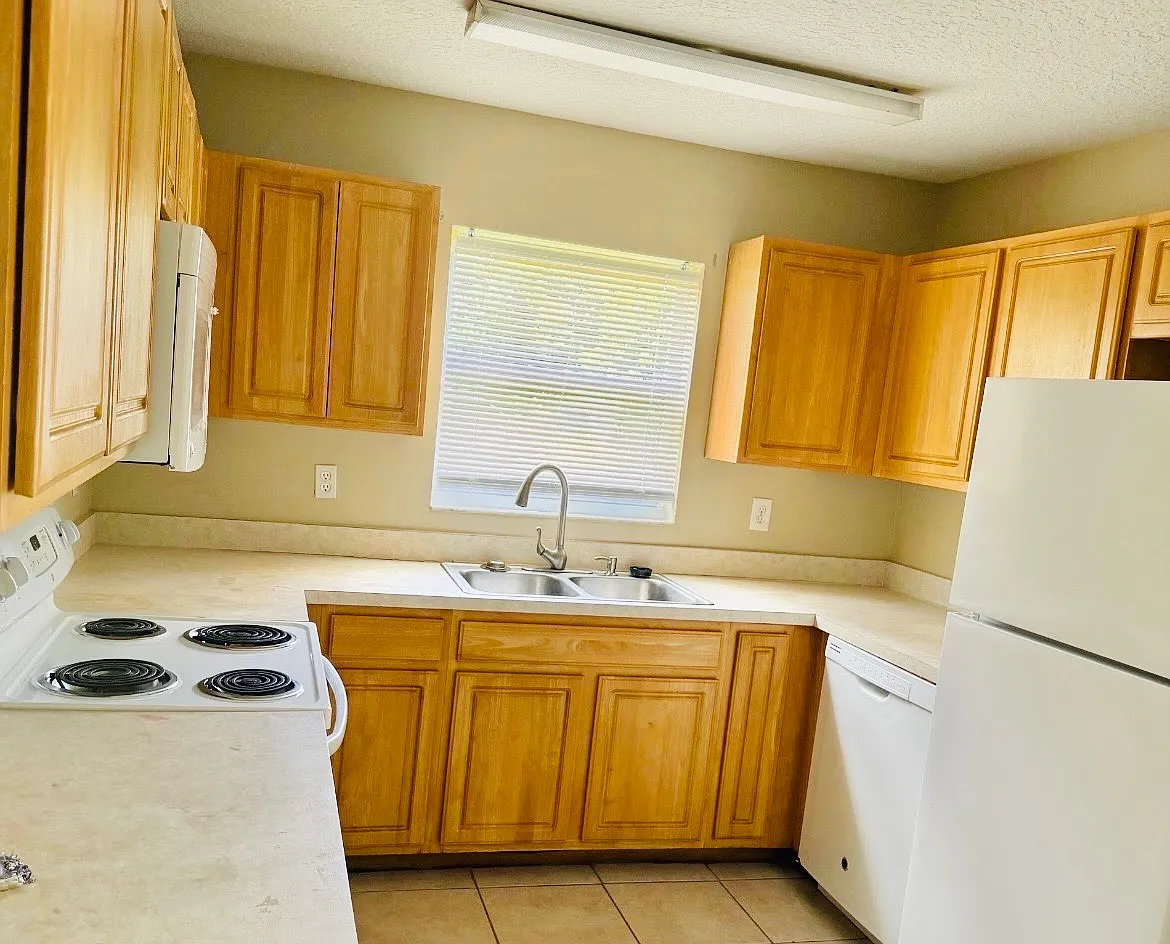 3 bed, 1176 sqft, $1,850 — Photo 3