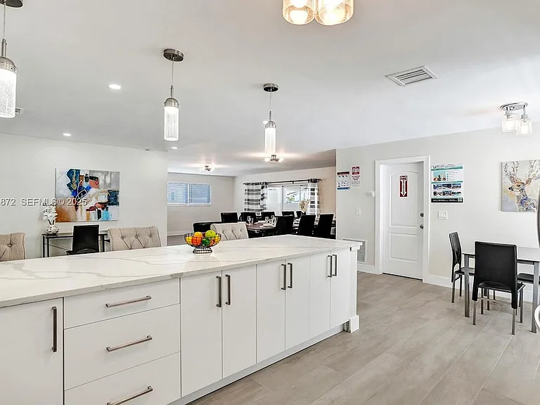 1018 Adams St — Photo 4
