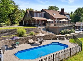 127 Crestview Dr, Valatie, NY 12184