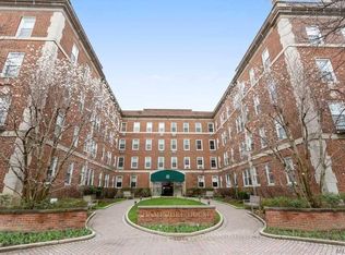 111 7th St APT 202, Garden City, NY 11530