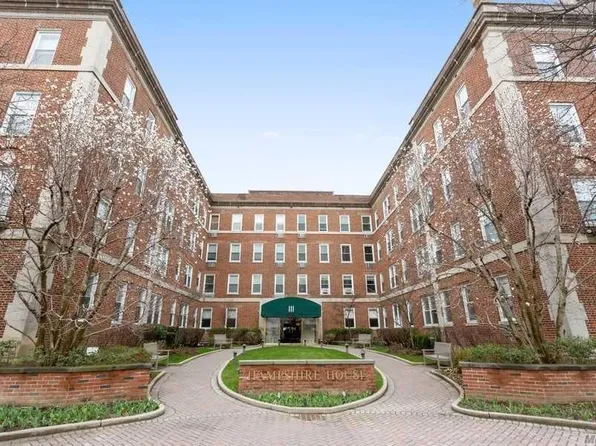 111 7th St APT 202, Garden City, NY 11530