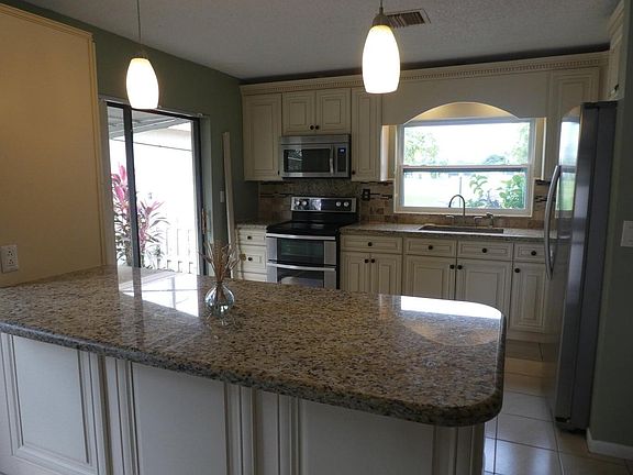2nd image of 5751 Mirror Lakes Boulevard