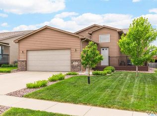 517 S Clearbrook Ave, Sioux Falls, SD 57106
