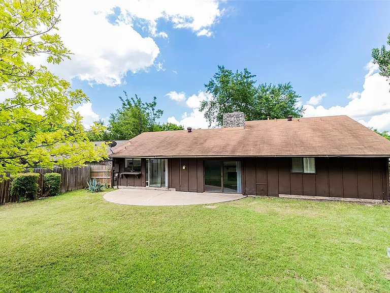 906 Red Cliff Dr — Photo 21