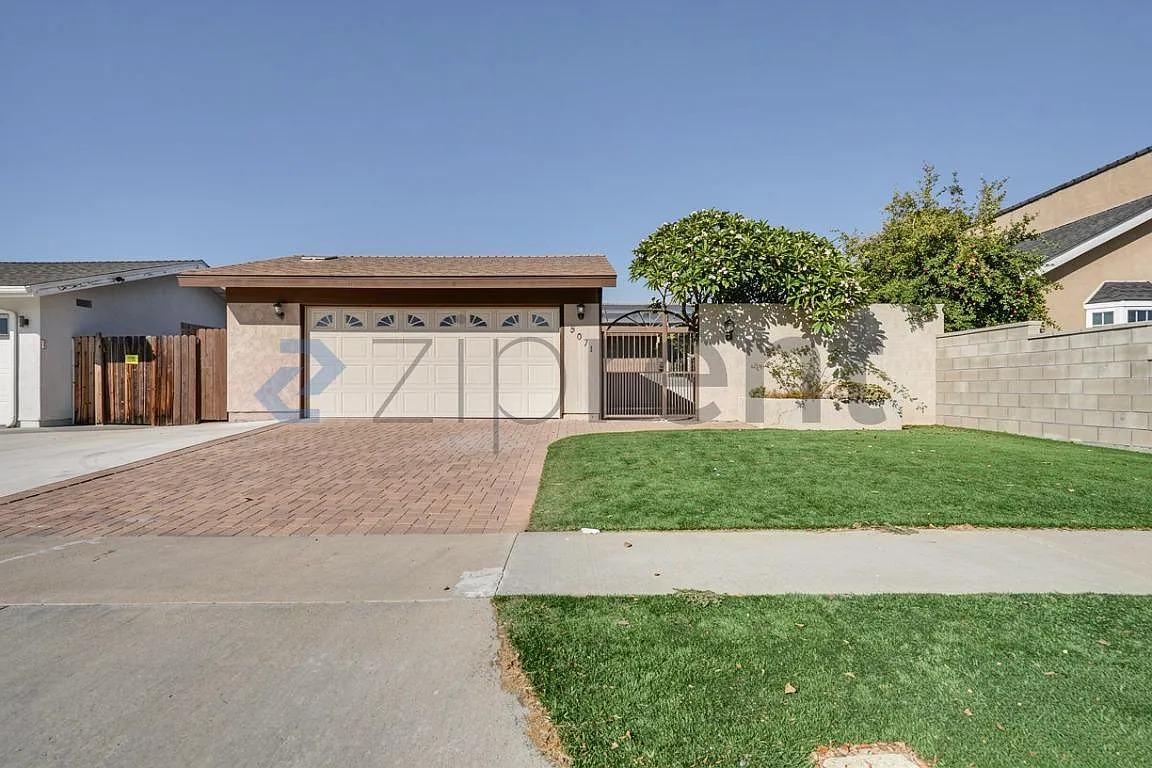 3 bed, 1379 sqft, $4,830 — Photo 1