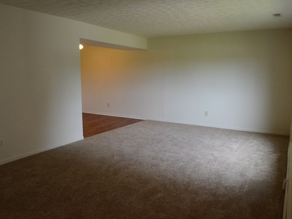 5th image of 2222 Woodhill Dr