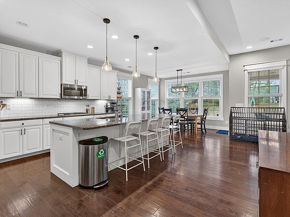 5th image of 601 Goodman Dr