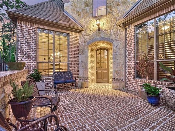 3rd image of 119 N Almondell Cir
