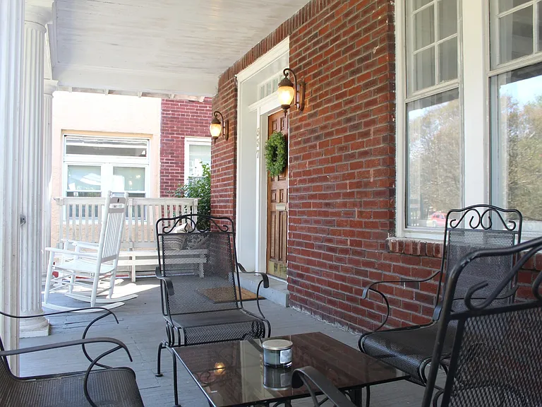 537 Washington Park — Photo 4