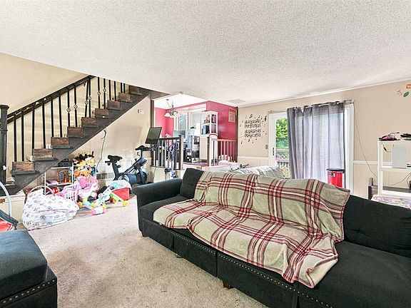 3rd image of 719 Glazier Ave