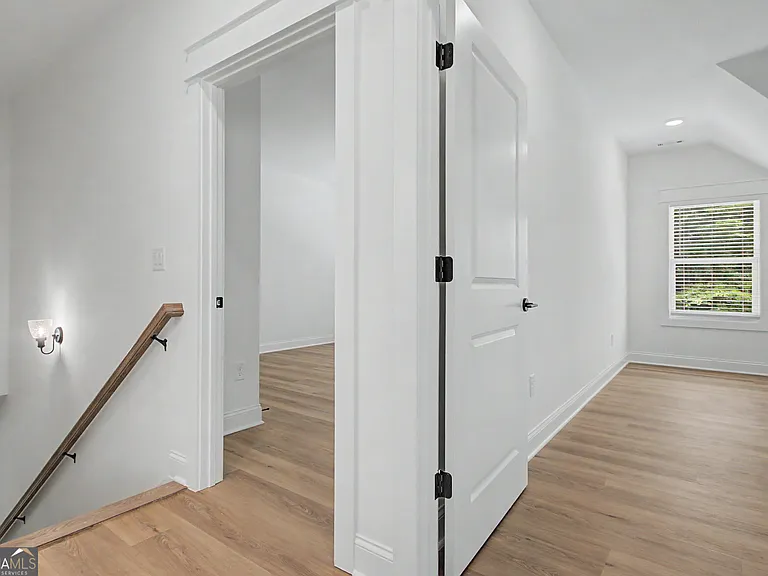 347 Crestwood Rd — Photo 20
