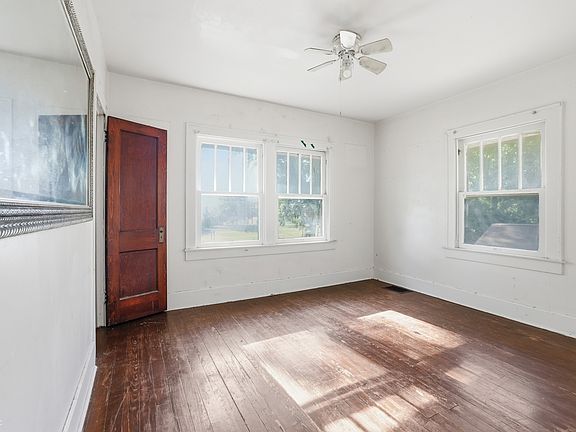 5th image of 4024 Winthrop Ave