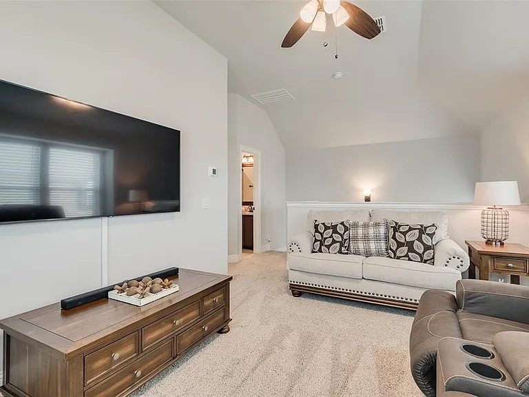 2210 Moon Dance Ln — Photo 16