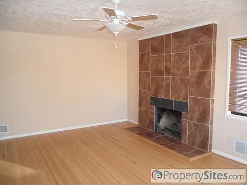 3rd image of 1600 Kentucky St NE